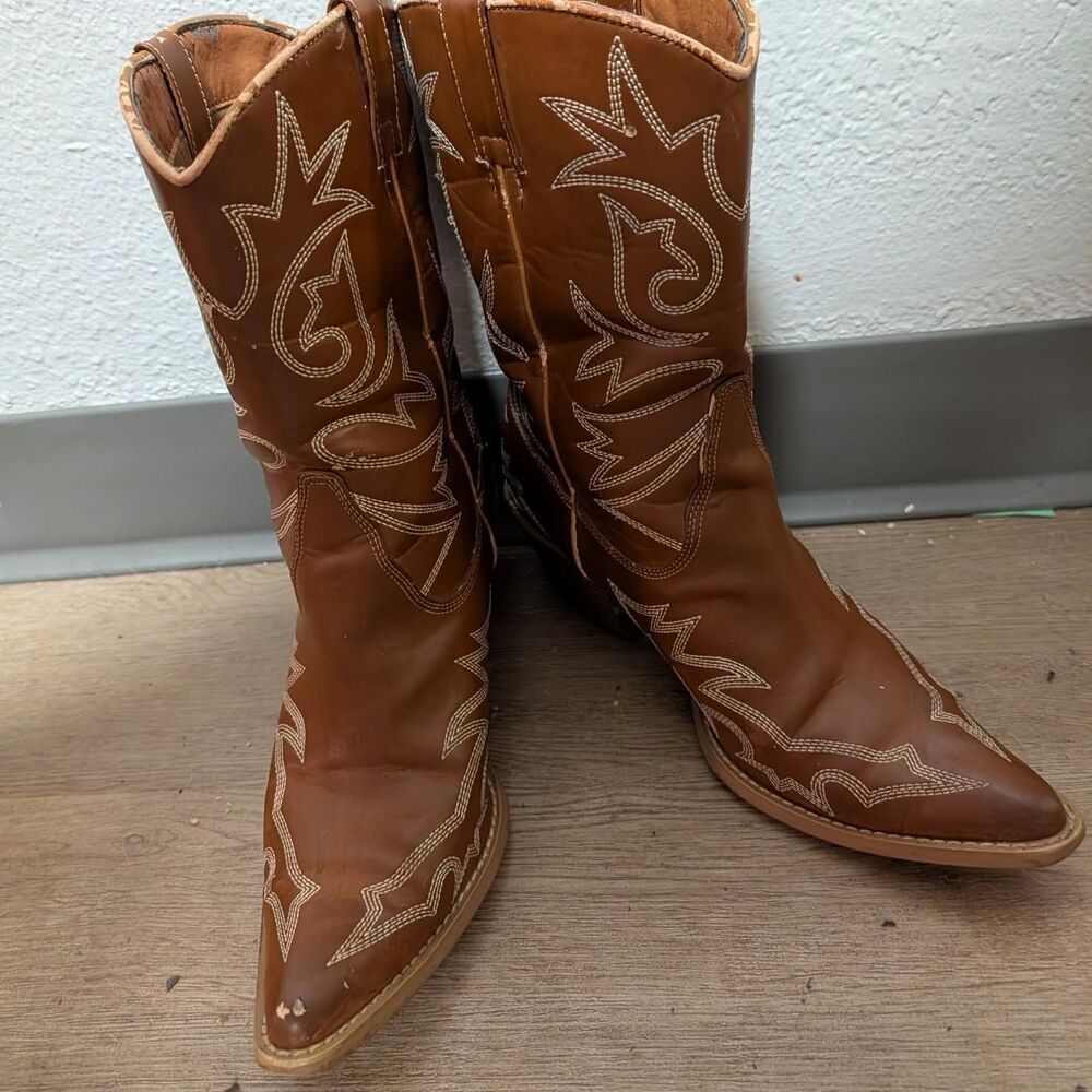 Bongo Women's White and Tan Boots